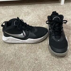 Nike Team Hustle D9 Sneakers